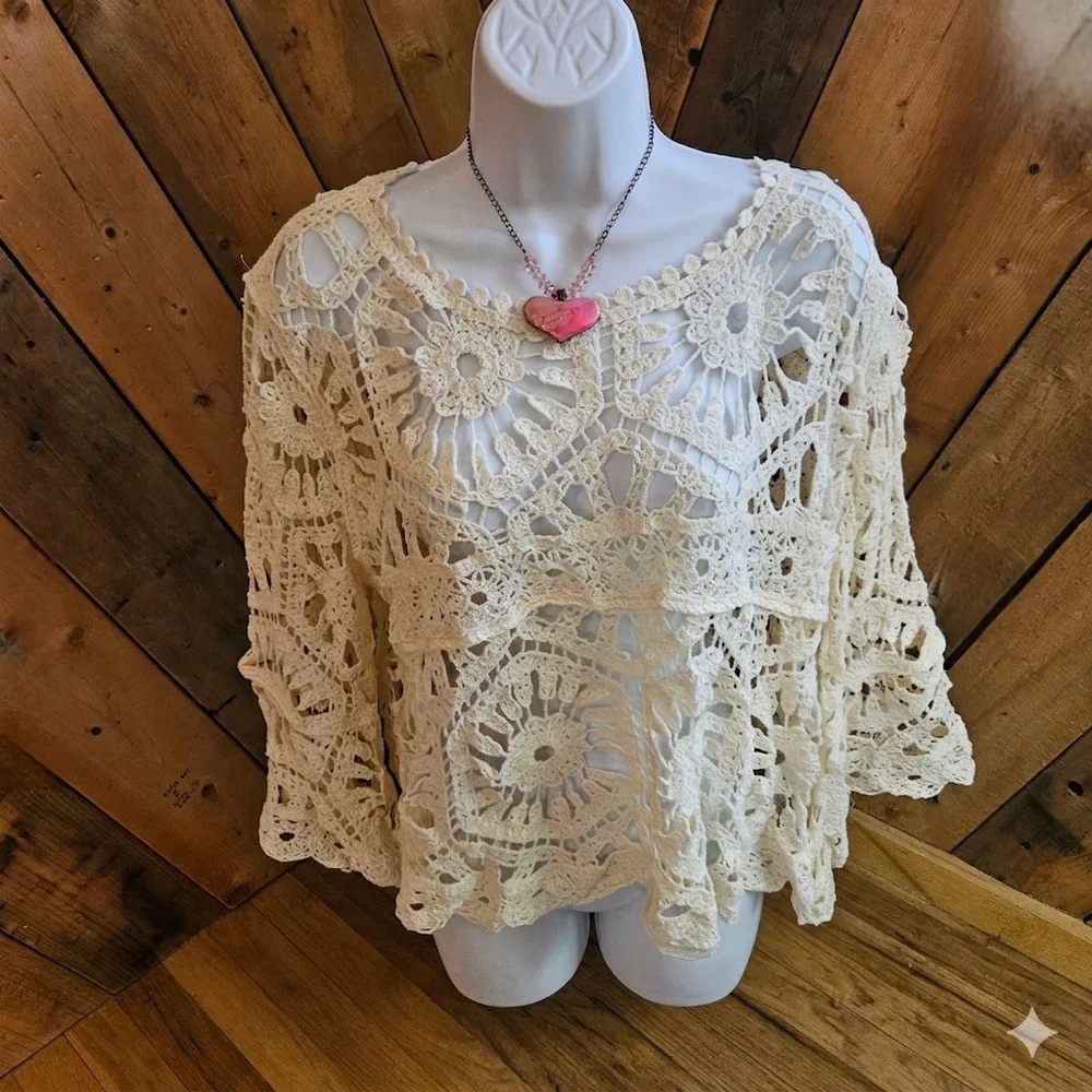 New Gorgeous POL Crochet Lace Bell Sleeve Top One Size - Picture 3 of 12